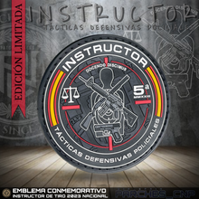 Cargar imagen en el visor de la galería, EMBLEMA CONMEMORATIVO INSTRUCTOR DE TIRO 2023