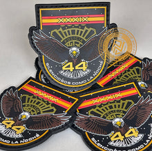 Cargar imagen en el visor de la galería, EMBLEMA CONMEMORATIVO SECCIÓN 44 P.N. E.B. PROMOCIÓN XXXIX