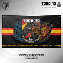 Cargar imagen en el visor de la galería, BANDERA TORO 40 TURNO ALFA - CURSO XXXVIII U.I.P. 2025