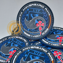 Cargar imagen en el visor de la galería, EMBLEMA CONMEMORATIVO XXX ANIVERSARIO VIII U.I.P. RAYA - VIGO