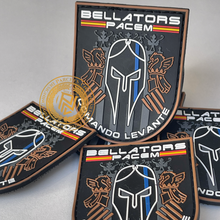 Cargar imagen en el visor de la galería, EMBLEMA BELLATORS PACEM COMANDO LEVANTE