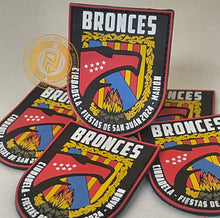 Cargar imagen en el visor de la galería, EMBLEMA U.P.R. - BRONCES - FIESTAS DE SAN JUÁN - MAHÓN