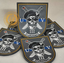 Cargar imagen en el visor de la galería, EMBLEMA DE BRAZO CAÑONEROS III USERA VILLAVERDE