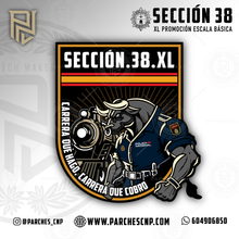 Cargar imagen en el visor de la galería, EMBLEMA CONMEMORATIVO SECCIÓN 38 P.N. E.B. PROMOCIÓN XL