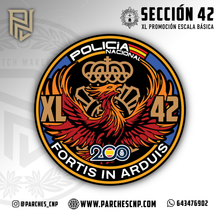 Cargar imagen en el visor de la galería, EMBLEMA CONMEMORATIVO SECCIÓN 42 P.N. E.B. PROMOCIÓN XL