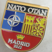 Cargar imagen en el visor de la galería, DISTINTIVO OTAN