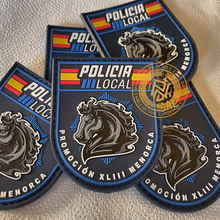 Cargar imagen en el visor de la galería, EMBLEMA CONMEMORATIVO PROMOCIÓN XLIII DE LAS POLICIAS LOCALES DE MENORCA - BALEARES