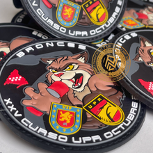 Cargar imagen en el visor de la galería, EMBLEMA CONMEMORATIVO CURSO XXV U.P.R. BRONCES OCT 2022