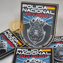 Cargar imagen en el visor de la galería, EMBLEMA DE BRAZO UNIDAD EXTRANJERÍA Y DOCUMENTACIÓN DE LA JONQUERA
