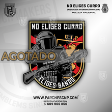 Cargar imagen en el visor de la galería, EMBLEMA “NO ELIGES CURRO, ELIGES BANDO” UIP
