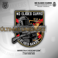 Cargar imagen en el visor de la galería, EMBLEMA “NO ELIGES CURRO, ELIGES BANDO” UIP
