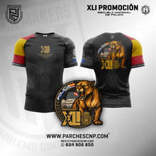 Cargar imagen en el visor de la galería, CAMISETA PROMOCIÓN XLI E.B. POLICÍA NACIONAL 2025-26 COLOR ESPAÑA
