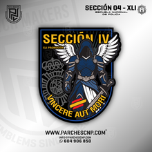 Cargar imagen en el visor de la galería, EMBLEMA SECCIÓN 04 PROMOCIÓN XLI - E.B. POLICÍA NACIONAL 2025-26
