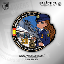Cargar imagen en el visor de la galería, EMBLEMA MUÑECA GALÁCTICA PROMOCIÓN XLI - E.B. POLICÍA NACIONAL 2025-26
