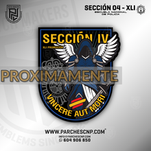 Cargar imagen en el visor de la galería, EMBLEMA SECCIÓN 04 PROMOCIÓN XLI - E.B. POLICÍA NACIONAL 2025-26
